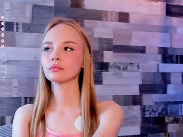 girl
        lolliis cam image #2559877