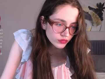 girl
        this_cat_loves_meat_ cam image #5327567