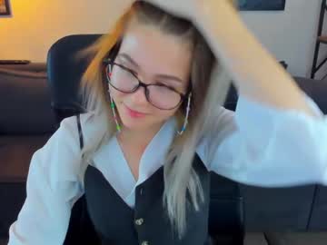 girl
        lisa_roses cam image #458356