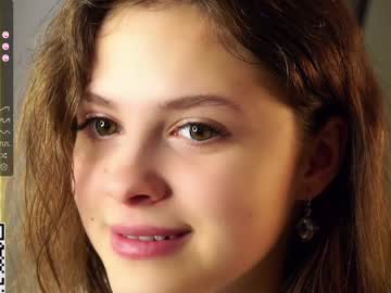 girl
        a_whole_eternity cam image #4020232