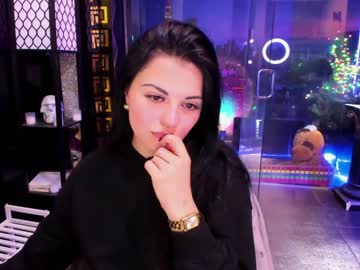 girl
        alma_pearl cam image #4209045