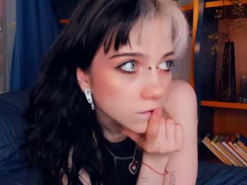 girl
        deliaderrick cam image #4611660