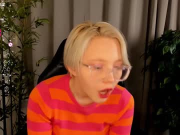 girl
        dorishane cam image #3212035