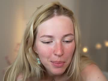girl
        my_stella cam image #2066482