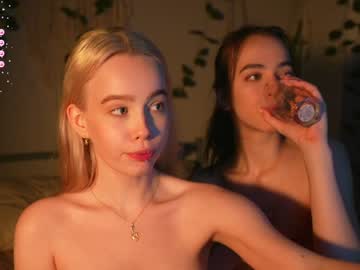 girl
        mother__of__dragons cam image #2857834