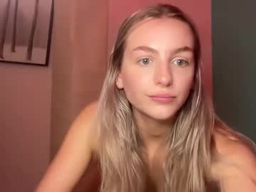girl
        summerlovingg cam image #4421577