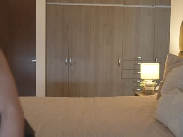 girl
        emyii cam image #6037318