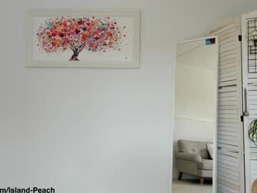 girl
        island_peach cam image #6774509