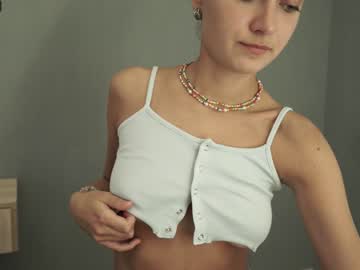 girl
        tessarosse_ cam image #2047835