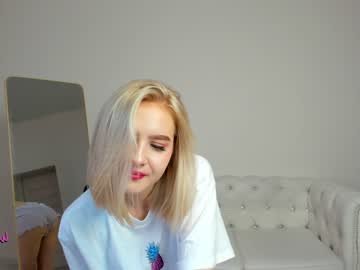 girl
        oliviabr0wn cam image #279880