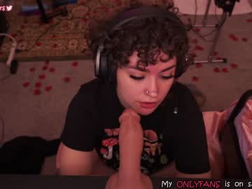 girl
        evelynpiers cam image #818530
