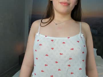 girl
        loiseddy cam image #4447835