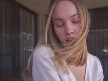 girl
        bibi_it_is cam image #1120925