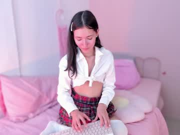 girl
        little_effy18_ cam image #4954664