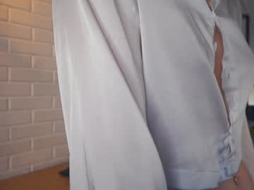 girl
        vibe_house cam image #5599392