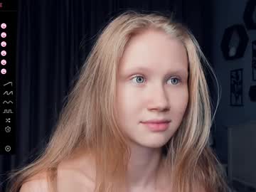 girl
        dexterity_of_love cam image #5069881