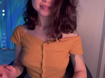 girl
        lu_blu cam image #2913270