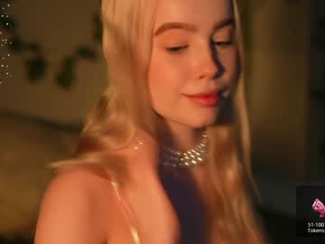 girl
        mother__of__dragons cam image #2796684