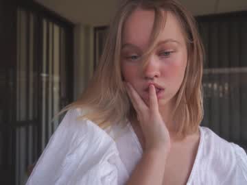 girl
        bibi_it_is cam image #812834