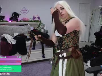 girl
        crimsonkitten cam image #5480251