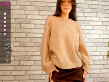 girl
        carolynjacquelins cam image #269027