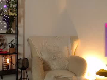 girl
        lucylia_ cam image #5784795