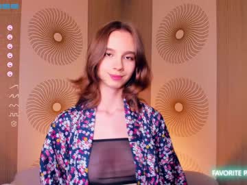 girl
        happiness_call cam image #1455237