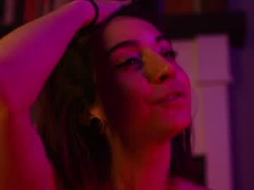 girl
        lizmreow cam image #5128020
