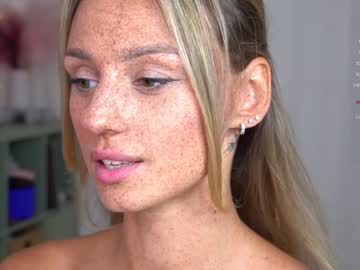 girl
        artease cam image #4626596