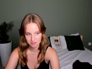 girl
        grace_barton cam image #2104027