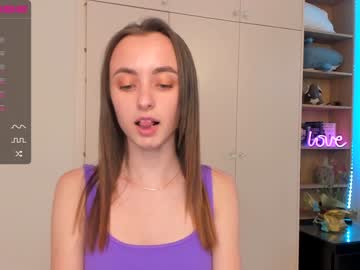 girl
        look_at_show cam image #1632805