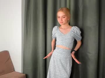 girl
        edwinacornett cam image #4041166