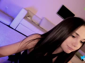 girl
        hollyextra cam image #3890471