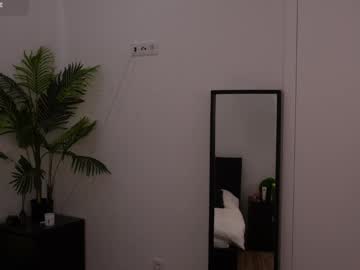 girl
        lilly_colins cam image #5907643
