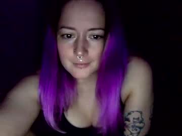 girl
        shleemf cam image #1215229