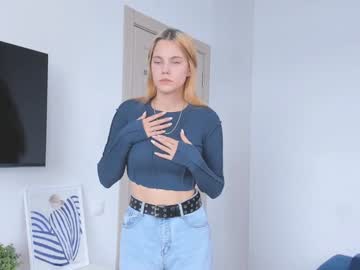 girl
        vibe_house cam image #4833550