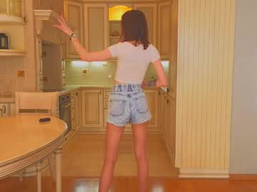 girl
        harrieteasley cam image #5243420
