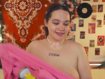 girl
        chery_lady22 cam image #6541132