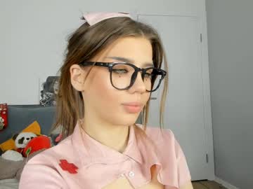 girl
        jenie_fire cam image #6209792
