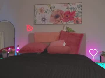 couple
        ari_lovexo cam image #2448055