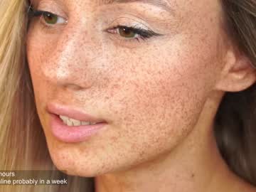 girl
        artease cam image #2429059
