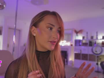 girl
        hannahjames710 cam image #1846165
