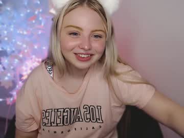 girl
        shy_blondiee cam image #874419