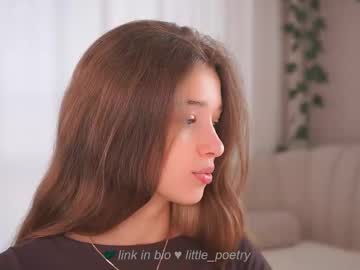 girl
        little_poetry cam image #6855447