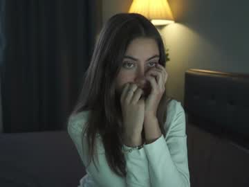 girl
        tessarosse_ cam image #2386176