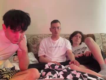 couple
        donwat cam image #3397324