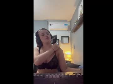girl Live Cam Girls Love To Strip Naked For Their Viewers with eemilyyyy19