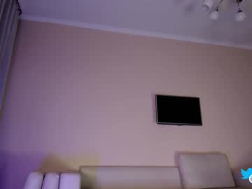 girl
        hollyextra cam image #4400964