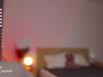 girl
        lumoore cam image #2431450