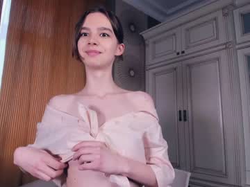 girl
        happiness_call cam image #1199904